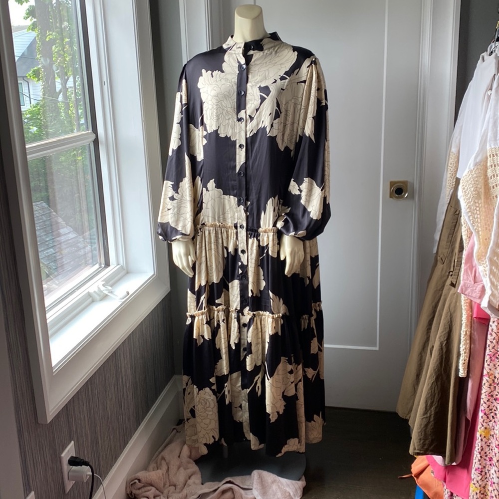 Elegant Black & Cream Long Sleeve Floral Maxi Dress